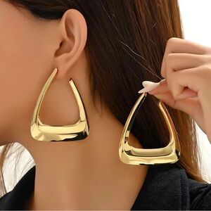 Elegant Gold Hoop Earrings